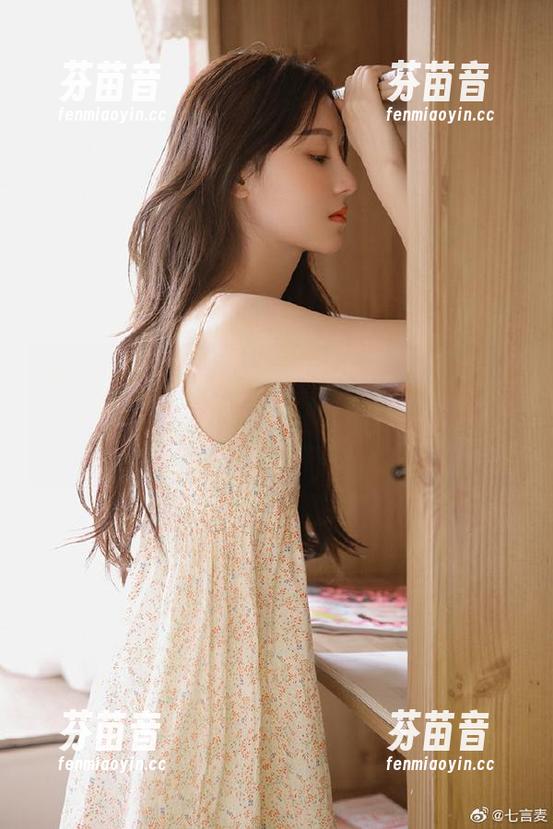 UGirls尤果网 - 游子熙的免费图册大放送：在高跟鞋的世界中寻找自信和优雅的秘密！.txt