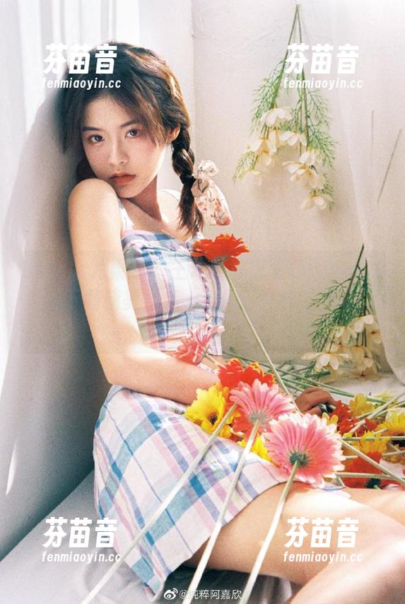 UGirls尤果网 - 王幼贞教室写真大放送！免费下载精美合集，尽情享受视觉盛宴！.txt