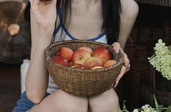 UGirls尤果网 – 每一张芊小童泳池写真美图都是夏天的清爽炸弹，来感受无尽的魅力吧！.txt
