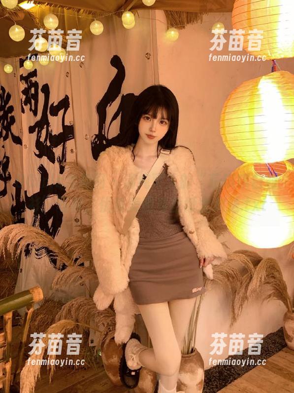 UGirls尤果网 - 清纯可人的“萌琪琪白衬衫”写真，优质美图与壁纸大放送.txt