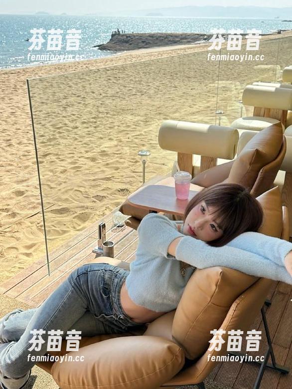 UGirls尤果网 - 看！赵颖儿与她的棉袜完美搭配，原图写真让你笑到肚子疼！.txt