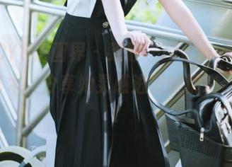 XIAOYU语画界 – 致敬“77qiqi奶牛”写真艺术，分享她灵感迸发的精彩合集.txt