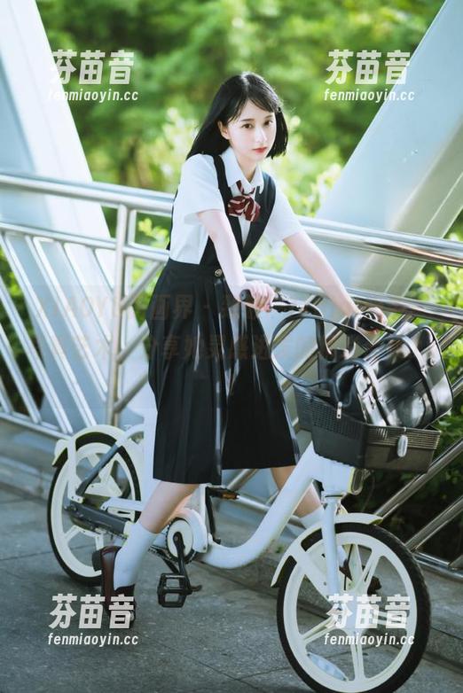 XIAOYU语画界 - 致敬“77qiqi奶牛”写真艺术，分享她灵感迸发的精彩合集.txt