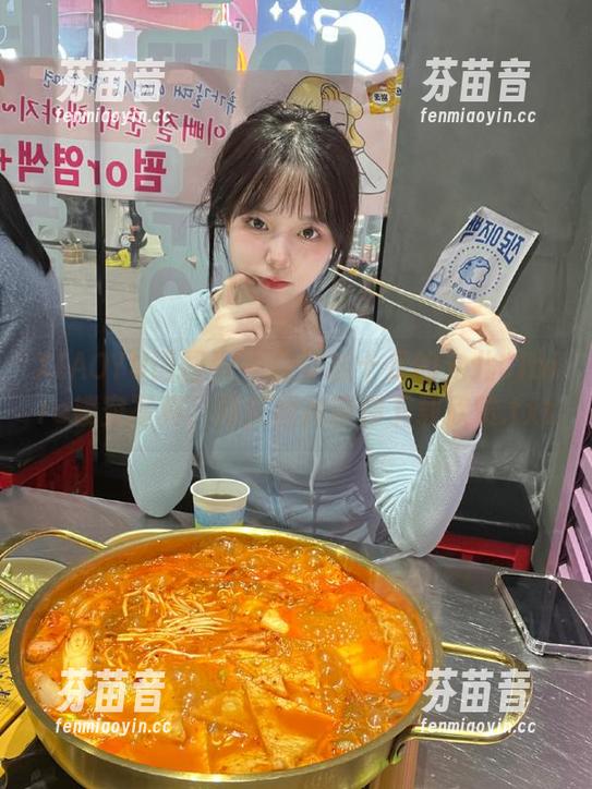 XIAOYU语画界 - 立体感十足的允儿Claire镂空写真，精美图片等你下载欣赏.txt