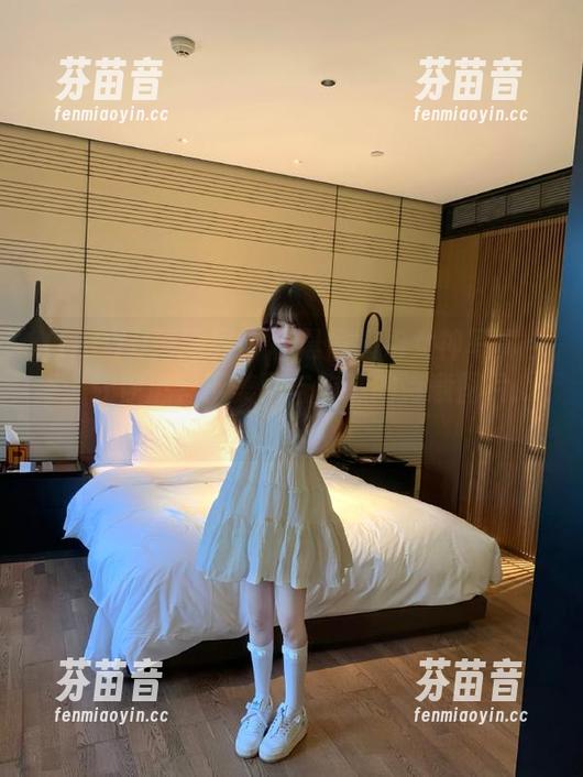 XIAOYU语画界 - 杨晨晨旗袍女神写真合集：让你沉醉于美丽与韵味的诗意图片.txt