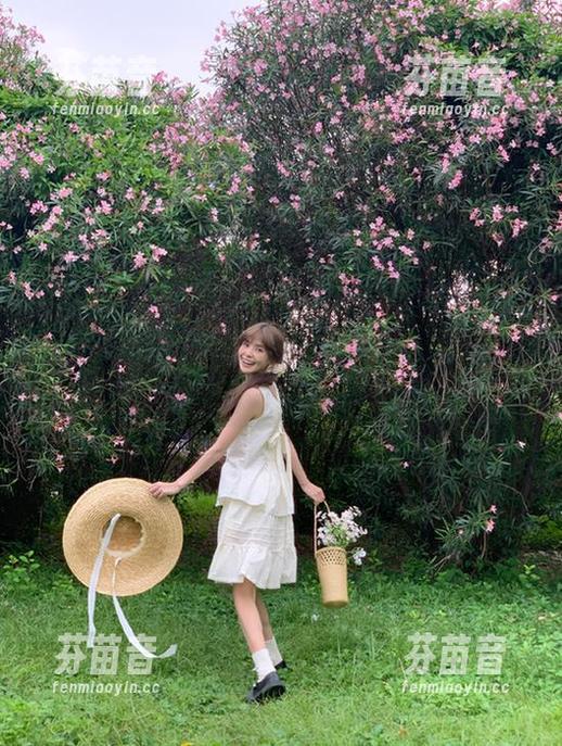 XINGYAN星颜社 - 转转Lisa裸足系列：高清美图带你探索自由与美丽.txt