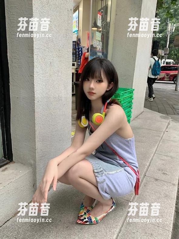 Xiuren秀人网 - LindaLinda的泳装高清图集，尽情展现阳光下的时尚与活力.txt