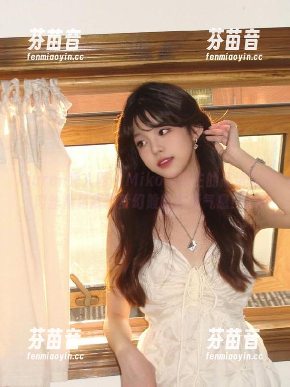 Xiuren秀人网 - Miko酱博主的高清写真，肉丝系列展现梦幻般的可爱气息！.txt