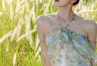 Xiuren秀人网 – 艺术与生活的结合：探索严利娅Yuliya学姐写真作品集的多重视角.txt