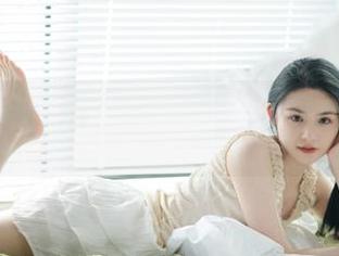 Xiuren秀人网 – 细看冯木木LRIS的照片，温暖光线照耀下的镂空内衣原图传递出独特气质！.txt