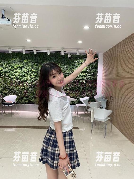 Xiuren秀人网 - 唐安琪云南旅拍写真合集：自然与人文的完美融合.txt