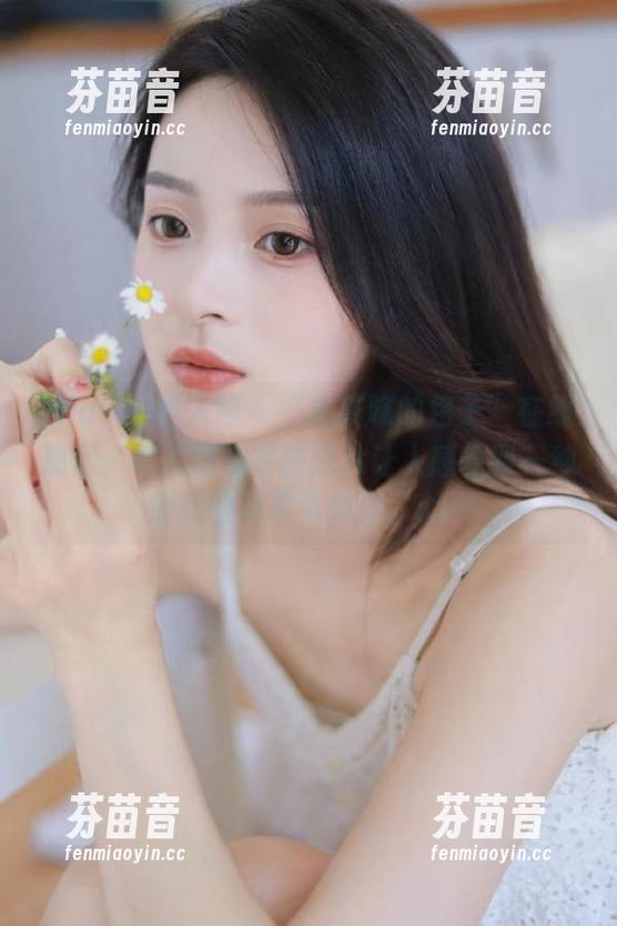 Xiuren秀人网 - “奶茶味的包子”在线展示：她的棉袜写真图片让人感受到一种别样的温柔与魅力。.txt
