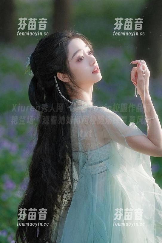 Xiuren秀人网 - 妲己Toxic校服作品惊艳登场，观看她如何用校服演绎青春风尚！.txt