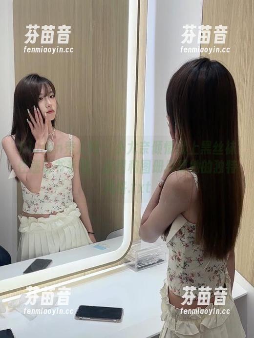 Xiuren秀人网 - 小尤奈倾情献上黑丝袜性感秘书系列，原图和图册尽显她的独特风格.txt