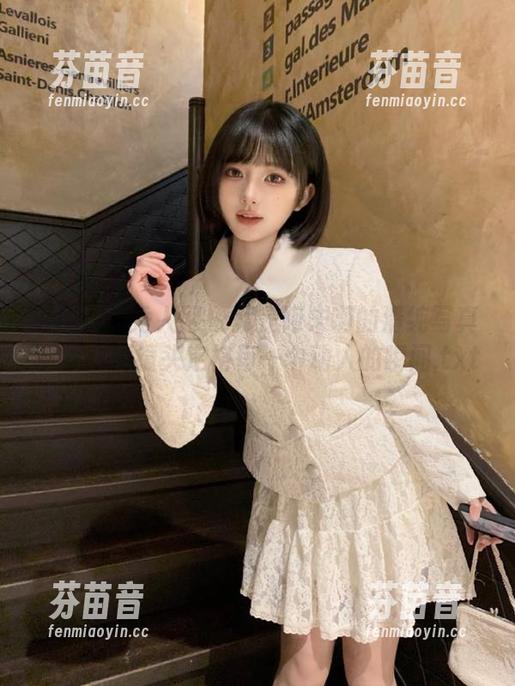 Xiuren秀人网 - 就是阿朱啊的清纯写真全集：用镜头定格每一个动人的瞬间.txt