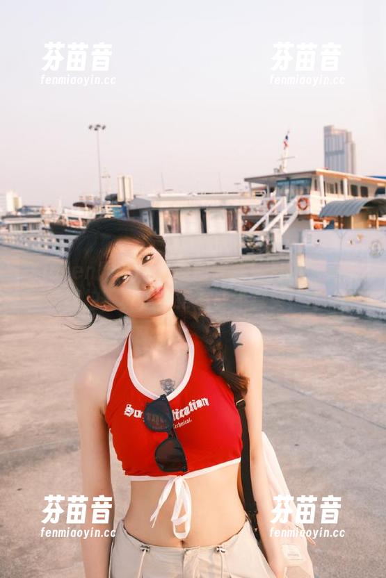 Xiuren秀人网 - 原图分享！月野兔美妞的旅拍，真是美得有些不真实！.txt