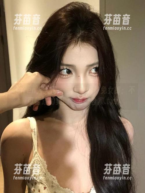 Xiuren秀人网 - 李丽莎化身兔女郎：不可错过的美图与壁纸合集.txt