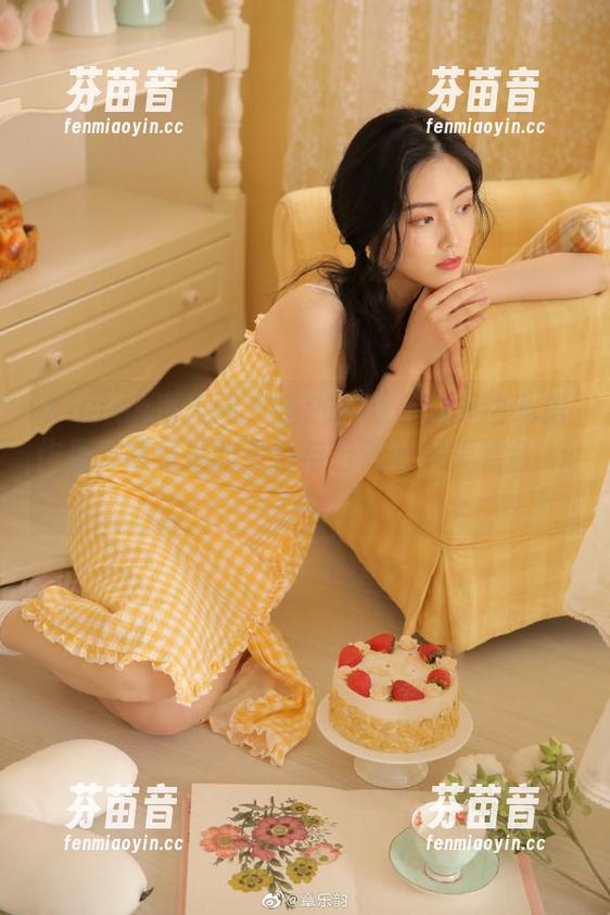Xiuren秀人网 - 走进李丽莎的海边私拍作品，感受她的青春与自然的完美结合.txt