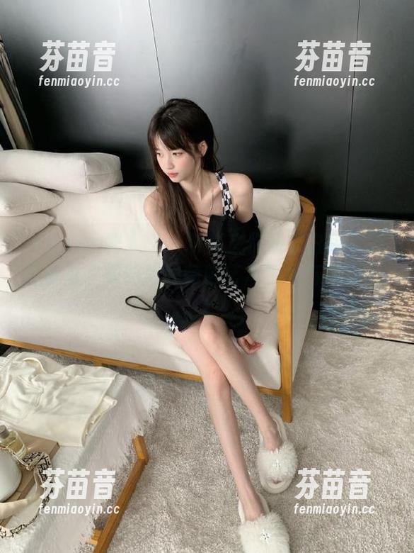 Xiuren秀人网 - 林文文作品《白色》原图分享，领略她独特的艺术视角与风格.txt