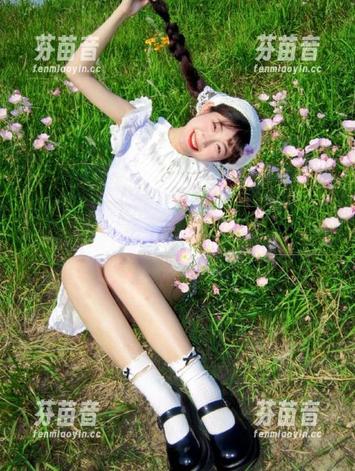 Xiuren秀人网 - 免费奉上《程开心JK》图册，体验自嘲与青春的完美碰撞，快来下载占据你的相册吧！.txt