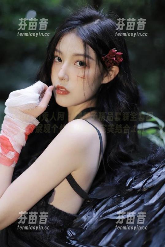 Xiuren秀人网 - 糯美子精品套装全套图集：展现个性与优雅的完美结合.txt