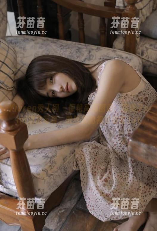 Xiuren秀人网 - 惊艳高清图册：糯美子nini短裙写真，唤醒你的视觉感官.txt