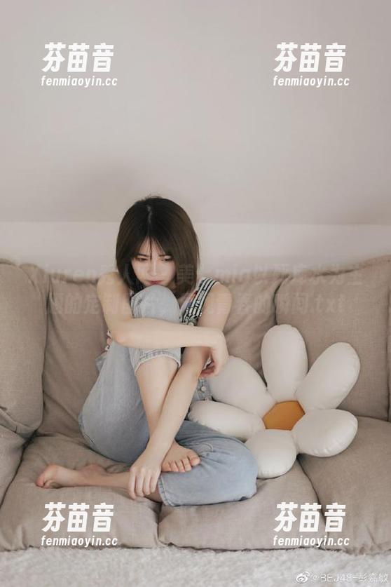 Xiuren秀人网 - 美七mia以死库水为主题的定制图片，展现青春的瞬间.txt