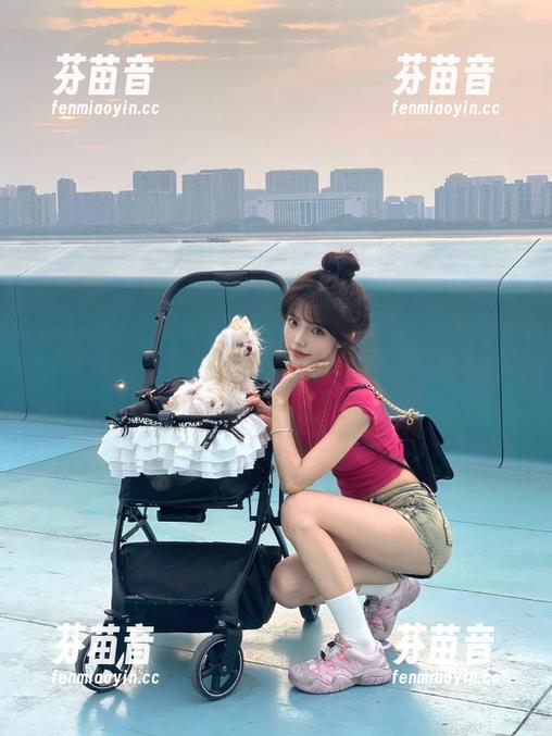 Xiuren秀人网 - 芝芝Booty的性感内衣美臀女神之旅：精选写真集展现无限魅力.txt