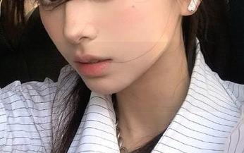 Xiuren秀人网 – 草莓zz的网袜写真图片，让你感受不一样的视觉盛宴.txt