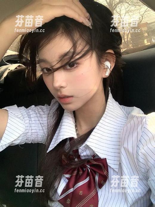 Xiuren秀人网 - 草莓zz的网袜写真图片，让你感受不一样的视觉盛宴.txt