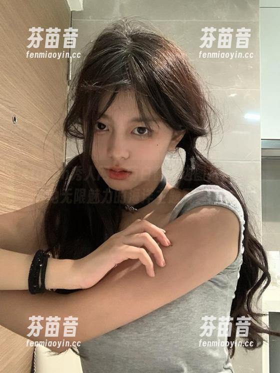 Xiuren秀人网 - 萌白酱海边图片，展现她无限魅力的海洋主题写真.txt