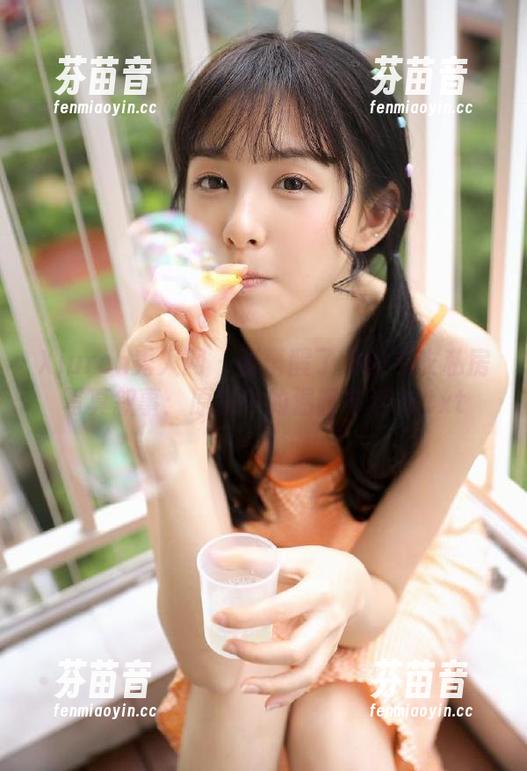Xiuren秀人网 - 蕾蕾醒了没的毛衣私房写真叙事：原图中的温暖与活力.txt