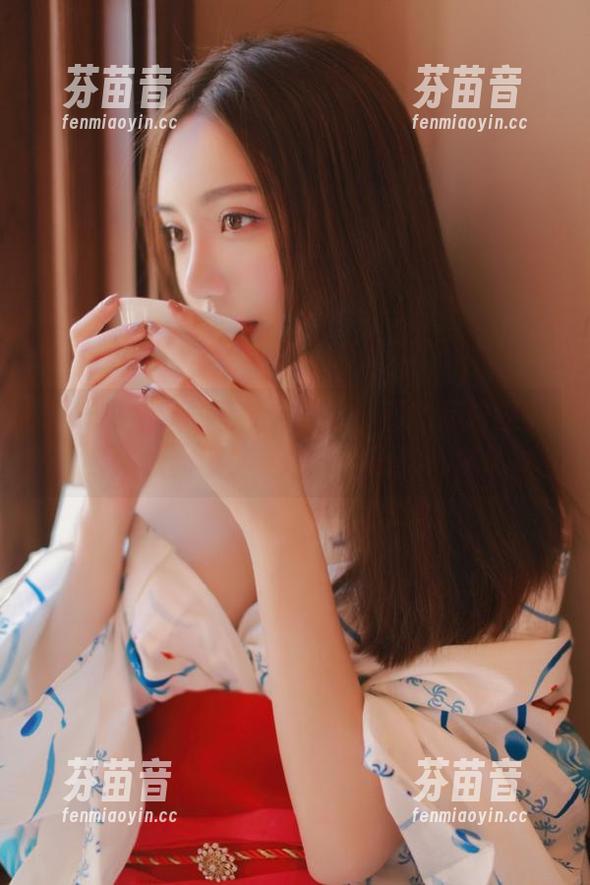 Xiuren秀人网 - 探索谢小蒽的黑白世界：全套原图带你走进她的摄影心境.txt