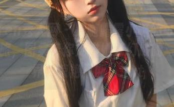 Xiuren秀人网 – 跟随露露小喵的可爱作品之旅，图集带你走进她梦幻般的写真世界，惊艳不断！.txt