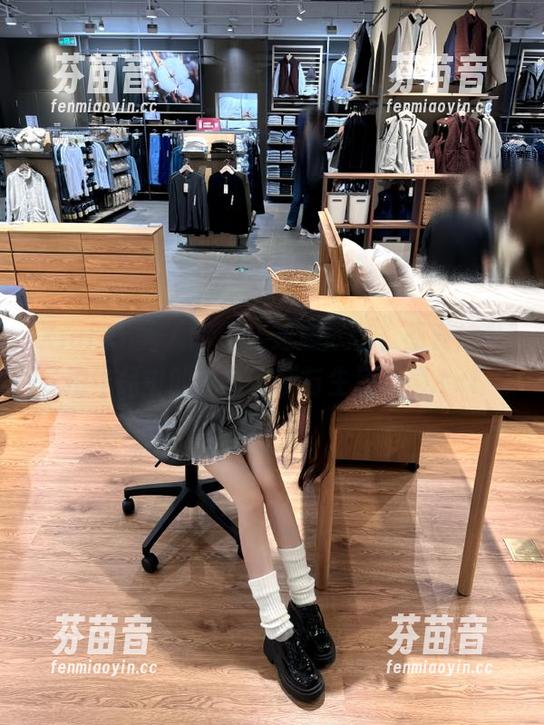 Xiuren秀人网 - 走近顾欣怡，感受她私拍作品中的秘书气质与生活灵感.txt