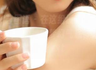 YITUYU艺图语 – 在这组原图中，小惠的白裙写真实现了她的梦幻气息，宛如仙子降临.txt