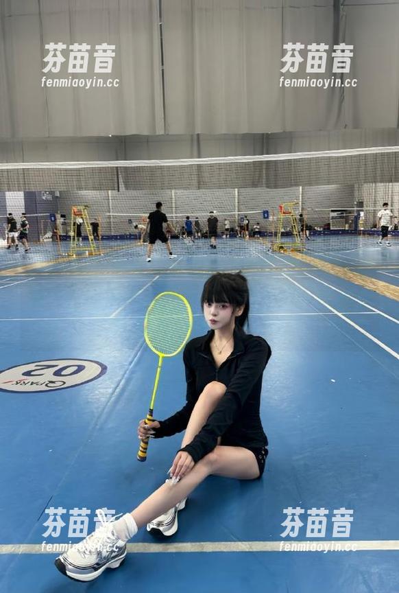 YouMi尤蜜荟 - Egg-尤妮丝油亮图集精选：为你呈现绝美瞬间，感受她的独特风格与个性！.txt