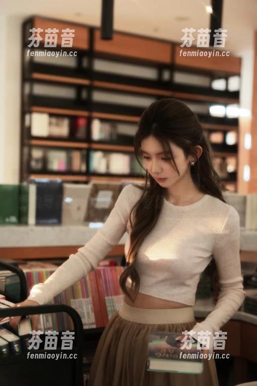 YouMi尤蜜荟 - Emily尹菲呈现：绝美厨娘写真合集已在网盘等你来探索！.txt