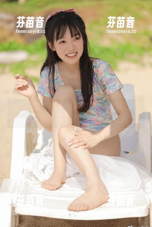 YouMi尤蜜荟 - 走进不柠bling的心灵：分享她独特视角下的秘书写真集之美.txt