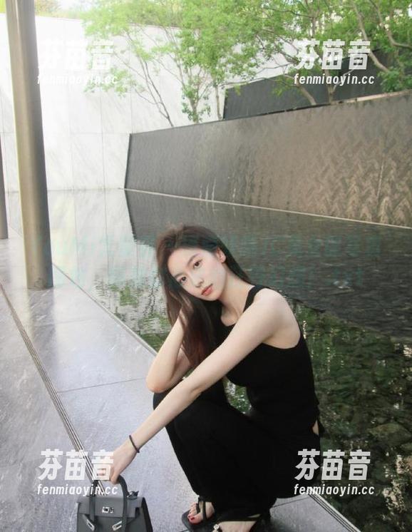 YouMi尤蜜荟 - 探索娇喘JC兔女郎写真图包，释放你心底的狂野幻想！.txt