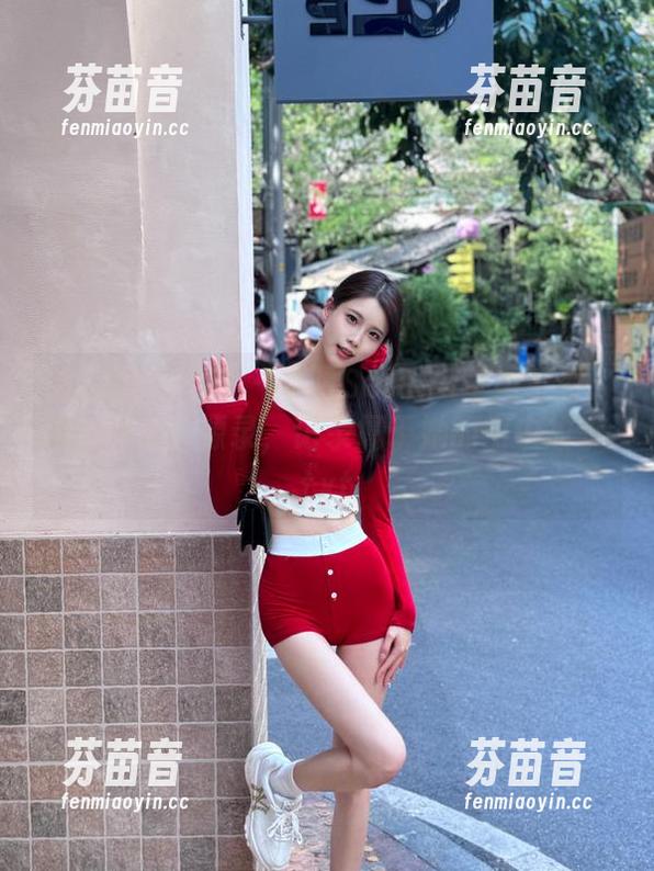 YouMi尤蜜荟-娜露Selena YouMi尤蜜荟 - 娜露Selena空姐系列:精美图集资源录,记录属于她的空中故事.txt