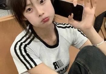 beautyleg – 跟随Anonymous的脚步，分享她的连体衣写真作品，魅力无限！.txt