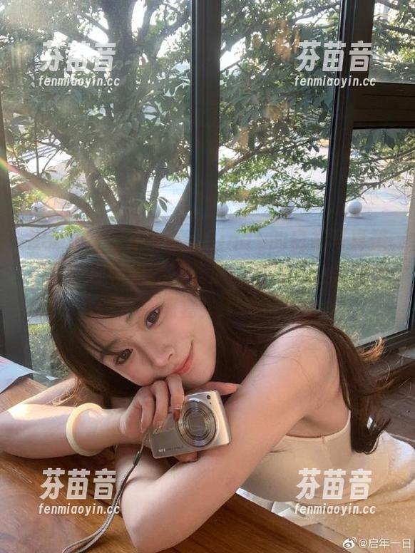 beautyleg - 享受Cindy的白裙写真美学，带你领略独特气质的图包，绝美视觉盛宴！.txt