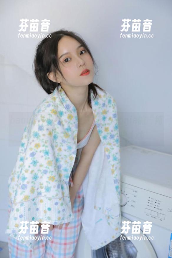 beautyleg - 纯美之境：Leonie的“纯白”美图精选带你沉醉其中.txt