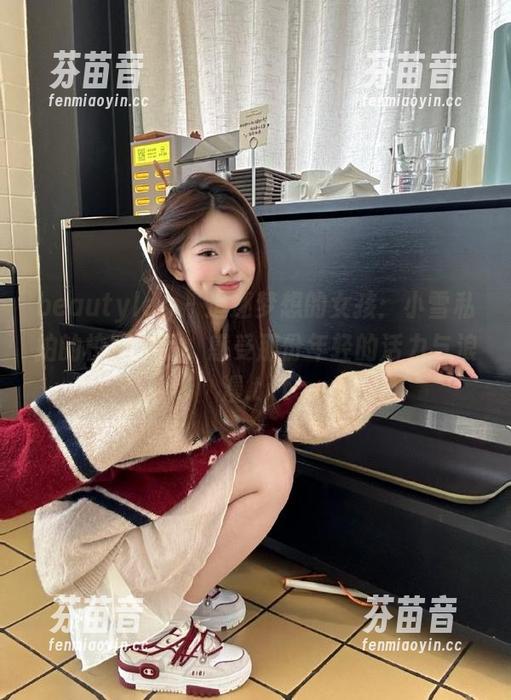 beautyleg - 追逐梦想的女孩：小雪私拍的校服作品，感受那份年轻的活力与浪漫.txt