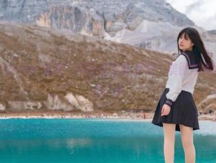 在线发掘“coser衣衣”厨娘的写真合集：美丽与美味的完美结合.txt
