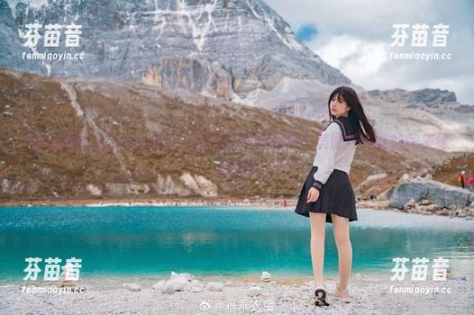 在线发掘“coser衣衣”厨娘的写真合集：美丽与美味的完美结合.txt
