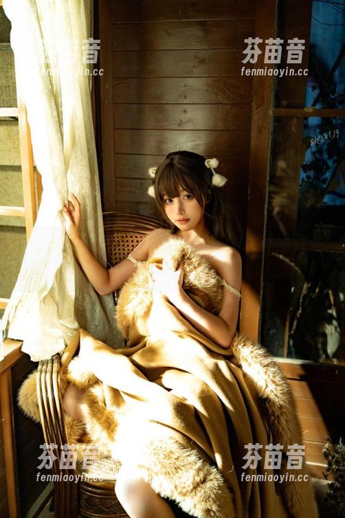 pans-Tina pans - Tina眼镜全套写真,诠释出女性优雅与力量的完美交融.txt