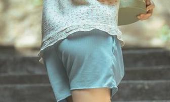 pans – 牛仔裤里的妮妮，捕捉生活中的美好瞬间，尽享壁纸与美图的无限魅力.txt