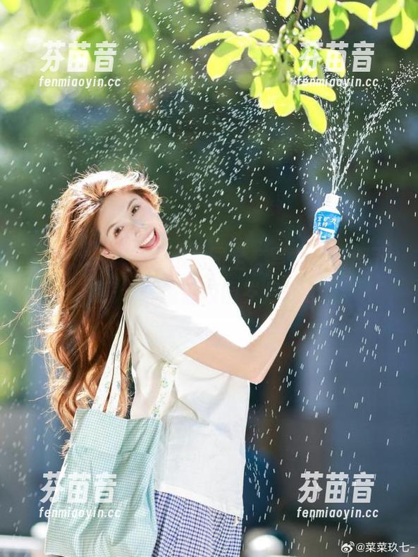 pans - 惊艳小彤校园全套写真，高清下载带你重温校园岁月.txt